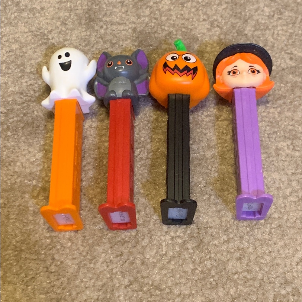 27 PEZ Dispensers - Picture 2 of 7